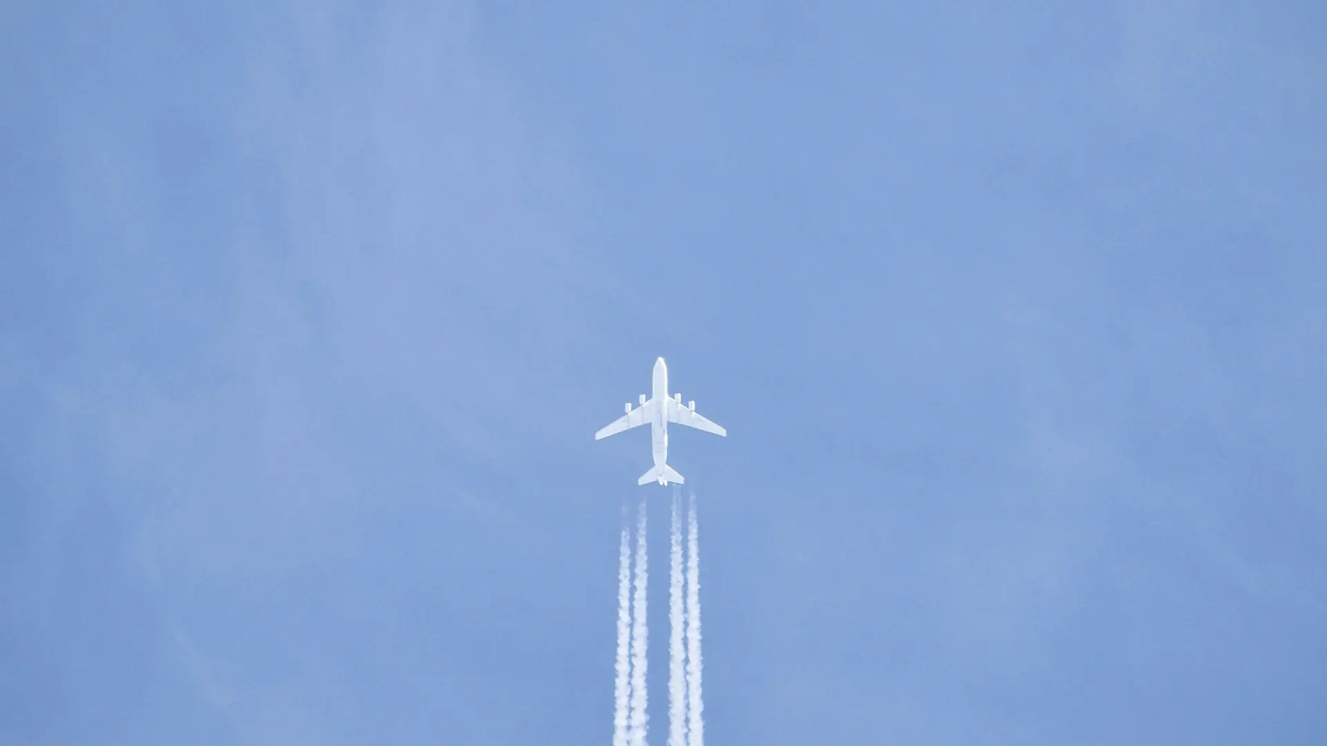 Tu aliado <span class="text-primary-500">UNIVERSAL</span> para<br>un mundo <span class="text-primary-500">en movimiento</span>