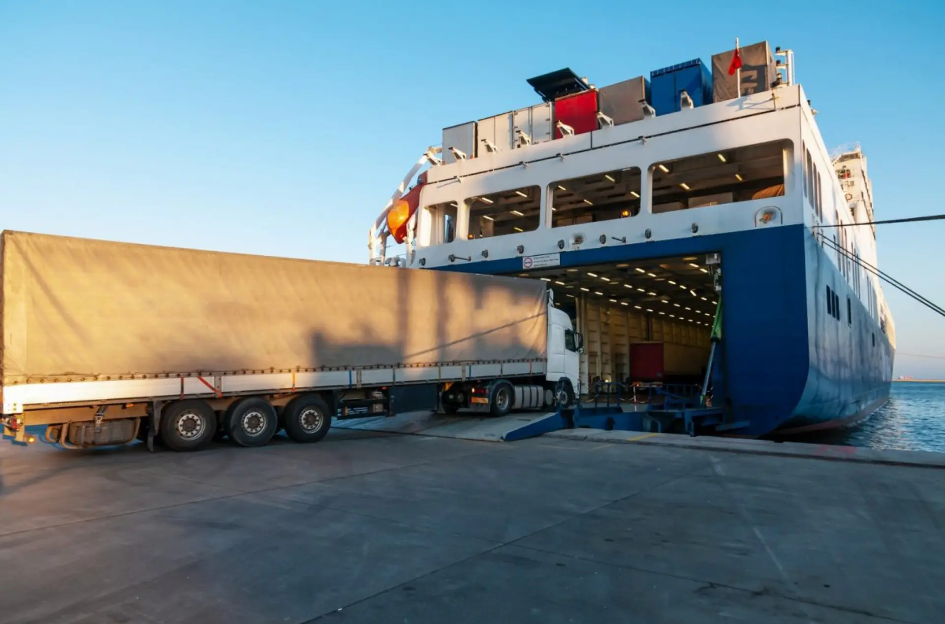 Carga RO-RO (vehículos rodantes)